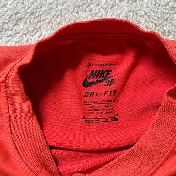 boys orange nike tshirt - Picture 4 of 5